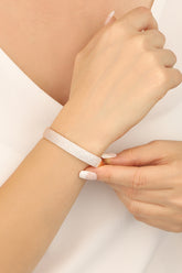 سوار فضي سميك مع حجر أبيض