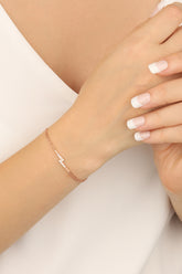 سوار فضي من الحجر الأبيض بإضاءة