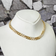 قلادة فضية نصف حجرية نصف خالية من الأحجار الكريمة بسلسلة سميكة من الروابط الكوبية