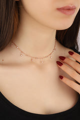 قلادة فضية أنيقة مرصعة بأحجار الزركونيا المكعبة