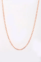 سلسلة فضية مستطيلة الشكل