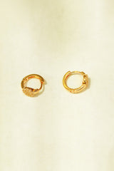 أقراط صغيرة مستديرة