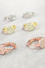 أقراط صغيرة مستديرة