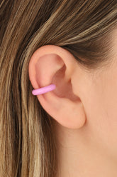 أقراط غضروفية فضية مطلية بالمينا باللون البنفسجي