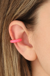 أقراط غضروفية فضية مطلية بالمينا النيون الوردي