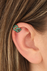 أقراط غضروف فضية مرصعة بحجر أخضر