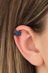 أقراط غضروف فضية مرصعة بحجر أزرق داكن