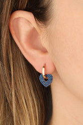 أقراط فضية على شكل قلب من حجر أزرق داكن