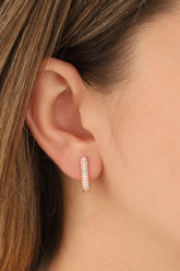 أقراط فضية مرصعة بحجر الزركون الأبيض