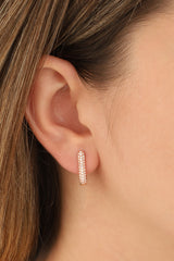 أقراط فضية مرصعة بحجر الزركون الأبيض