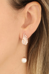 أقراط فضية على شكل جناح ملاك من اللؤلؤ