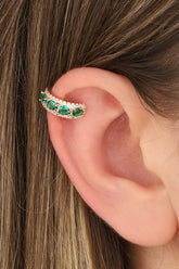 أقراط غضروف فضية باللون الأخضر الزمردي