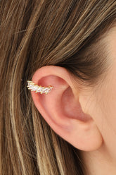 قرط غضروفي فضي مع حجر باغيت أبيض