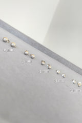 أقراط فضية على شكل كرة