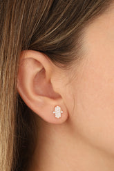 أقراط فضية من حجر أبيض على شكل أم فاطمة