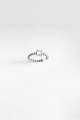 أقراط غضروفية فضية سوليتير