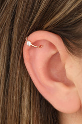 أقراط غضروفية فضية سوليتير