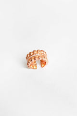 قرط غضروفي فضي سميك مع حجر أبيض