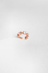 أقراط غضروف فضية مرصعة بحجر مدبب