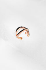 أقراط غضروف فضية على شكل صليب حجري أسود