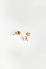 أقراط فضية بمسامير ذات حجر واحد