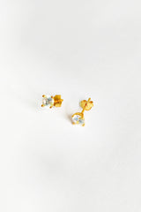 أقراط فضية بمسامير ذات حجر واحد