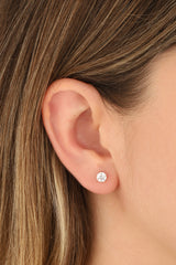 أقراط فضية بمسامير ذات حجر واحد