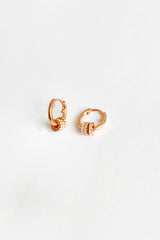 أقراط فضية مرصعة بالأحجار الكريمة