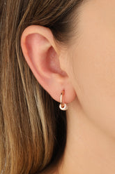 أقراط فضية مرصعة بالأحجار الكريمة