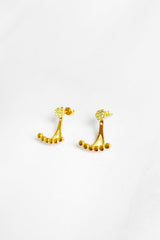 أقراط فضية مرصعة بحجر أبيض