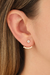 أقراط فضية مرصعة بحجر أبيض