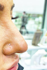 قرط أنف من الفضة الحجرية