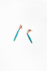 أقراط فضية طويلة من المينا