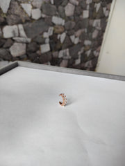 أقراط غضروفية فضية من الحجر الأبيض