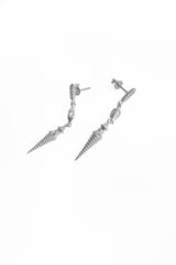 أقراط فضية متدلية