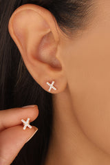 أقراط فضية مرصعة بشكل متقاطع