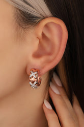 أقراط فضية متقاطعة بثلاثة صفوف