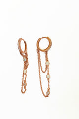 قرط فضي على شكل سلسلة متدلية بثلاثة أحجار، قرط مزدوج السلسلة بمفصلة