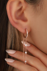 قرط فضي على شكل سلسلة متدلية بثلاثة أحجار، قرط مزدوج السلسلة بمفصلة