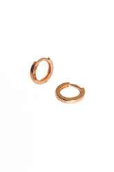 أقراط دائرية صغيرة بدون أحجار