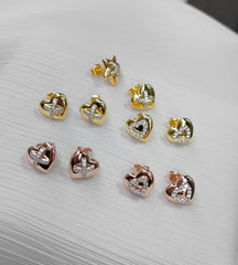 أقراط فضية على شكل قلب بلونين