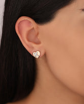 أقراط فضية على شكل قلب بلونين