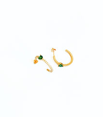 أقراط من الفضة الإسترلينية على شكل قلب نصف حلقة مع أحجار خضراء