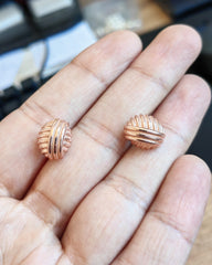 أقراط أذن مرصعة بالصدف البحرية من الفضة الإسترلينية الحقيقية، بدون حجر