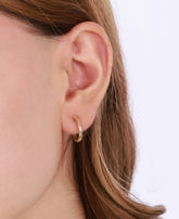 أقراط فضية دائرية بسيطة