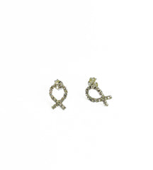 أقراط فضية أنيقة من الحجر الأبيض