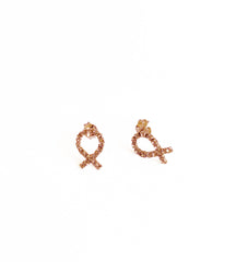 أقراط فضية أنيقة من الحجر الأبيض