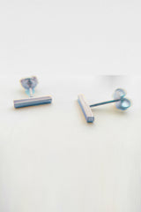 أقراط فضية صغيرة خالية من الأحجار