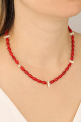 قلادة فضية من حجر المرجان الطبيعي