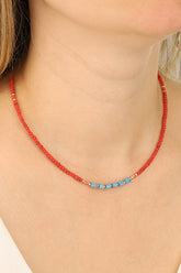 قلادة فضية من حجر المرجان الطبيعي